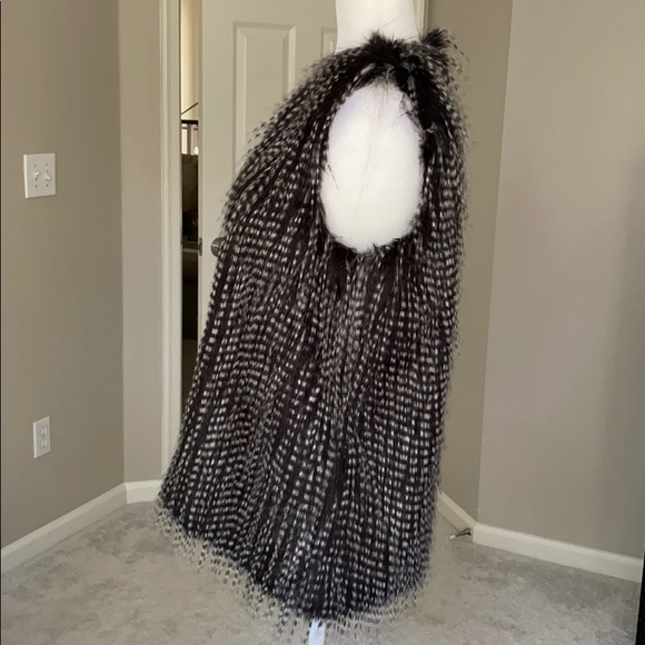 Gianni Bini Fur Feather Vest - Picture 2 of 10